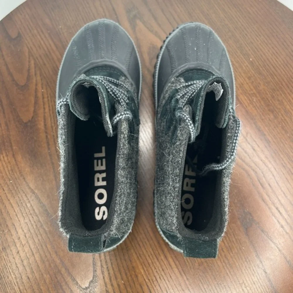 Sorel Out N About Plus Women's 7 Gray Black‎ Waterproof Duck Rain LL3650-010